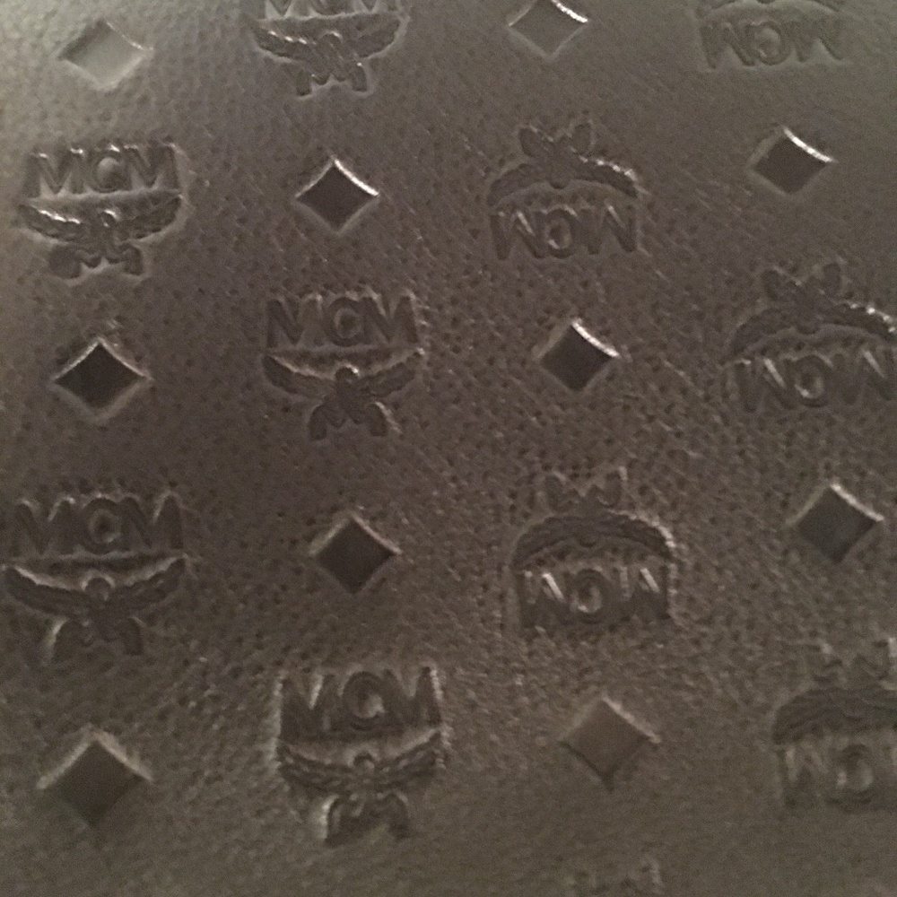 MCM KLARA BLACK MONOGRAM INCLUDES SHOULDER STRAP! - Picture 4 of 8